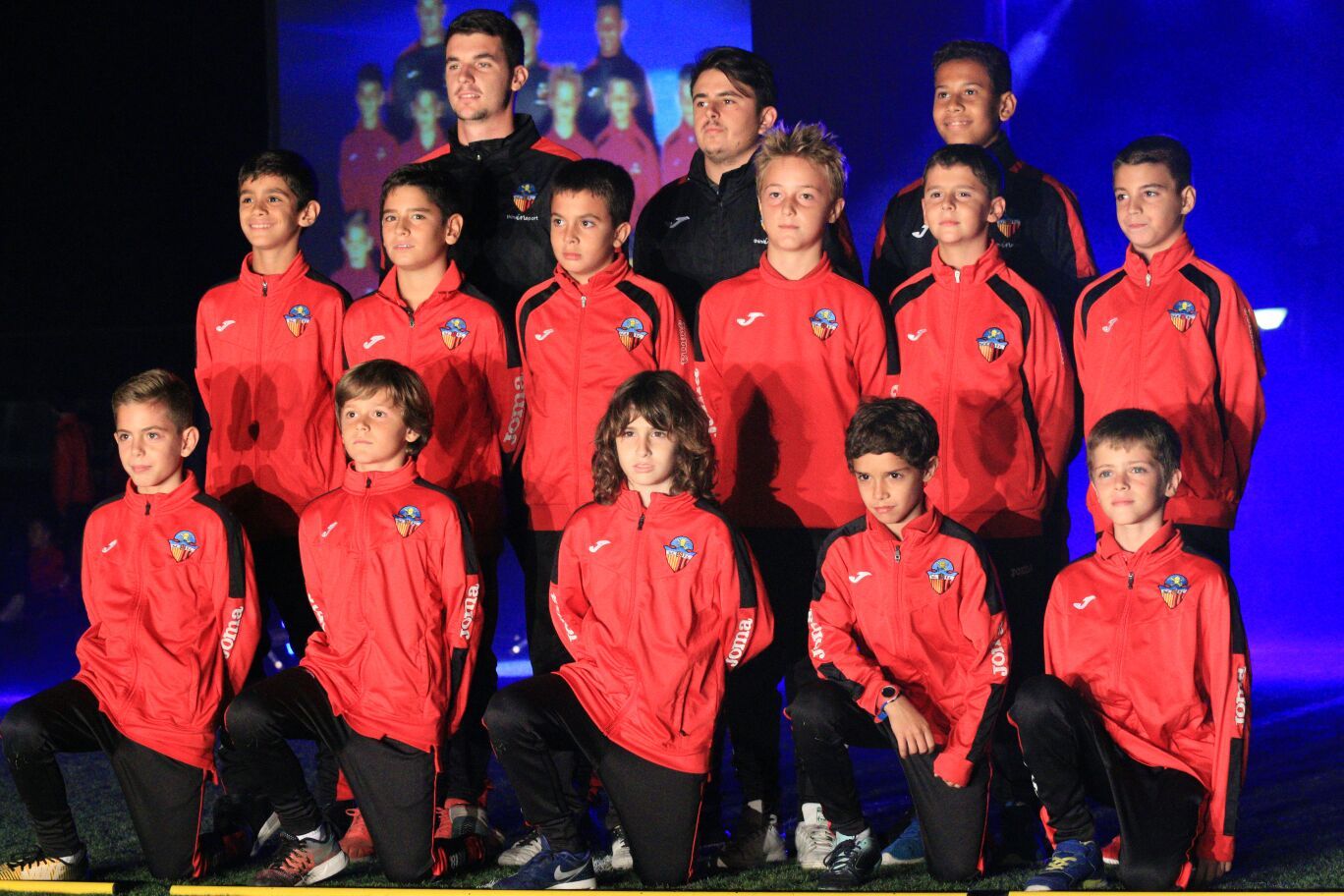 Un dels 43 equips del Sant Cugat FC, a la presentació. FOTO: Lali Álvarez