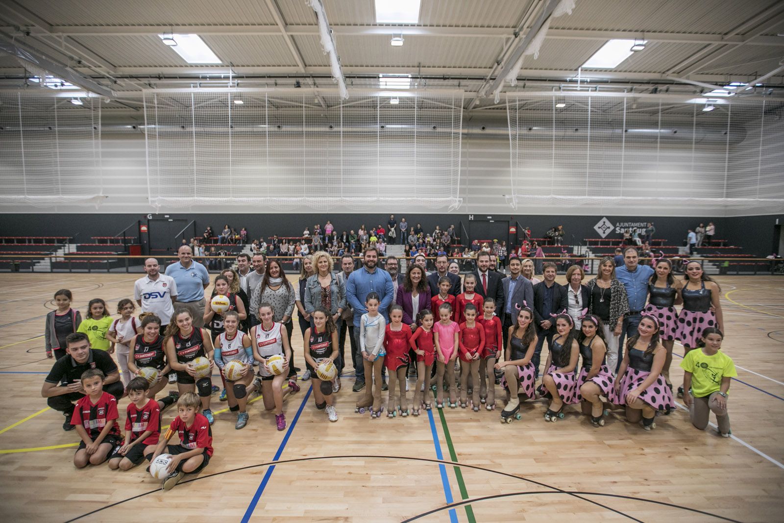 Autoritats, clubs i esportistes han posat punt final a l'acte. FOTO: Lali Puig