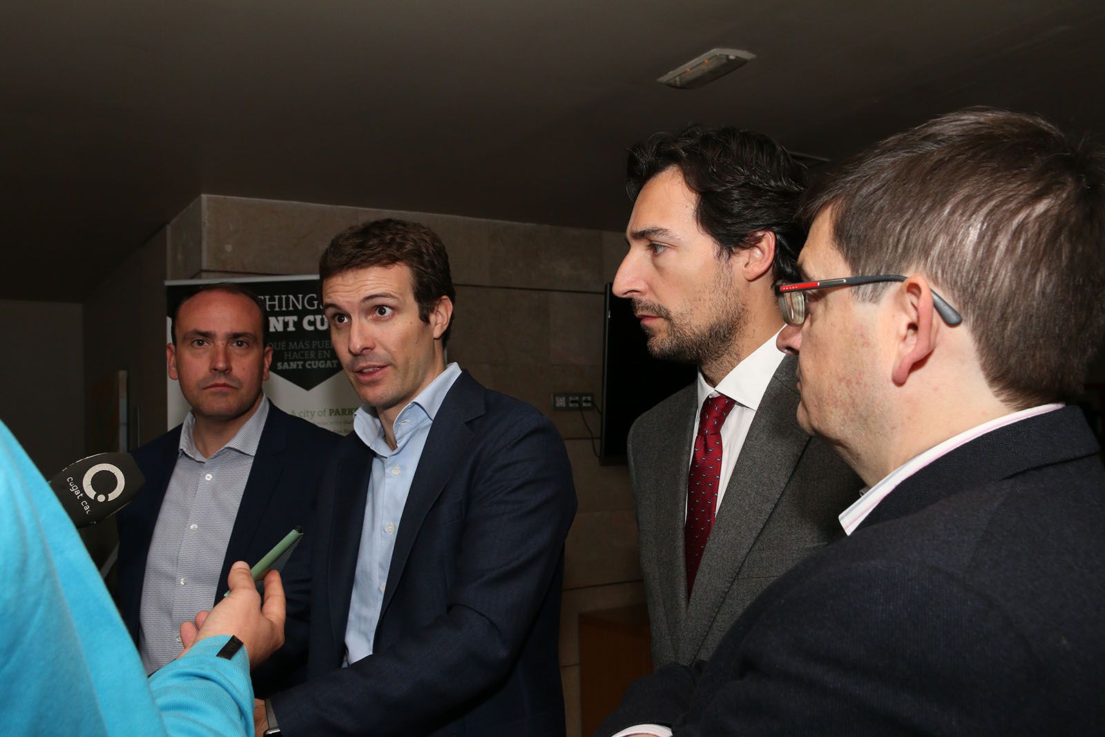 Pablo Casado, responent les preguntes dels mitjans de comunicació FOTO: Lali Álvarez