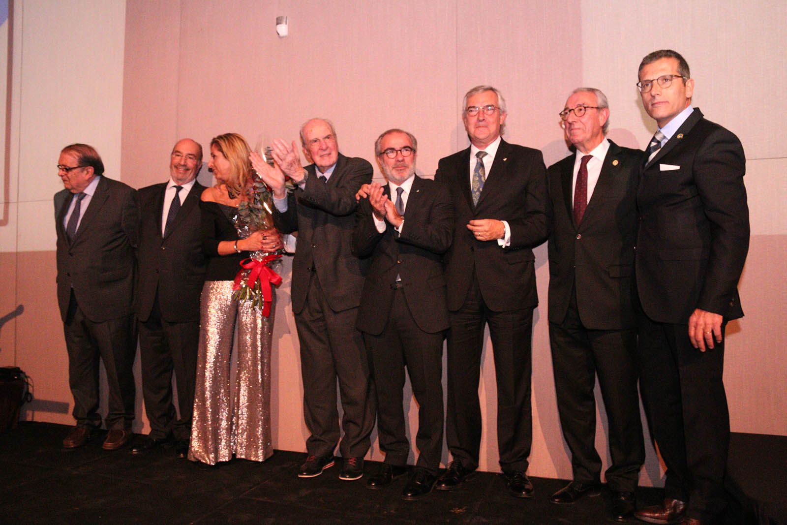 Expresidents del club i Amparo Sirvent, responsable de la comissi&oacute; del centenari. FOTO: Lali &Aacute;lvarez