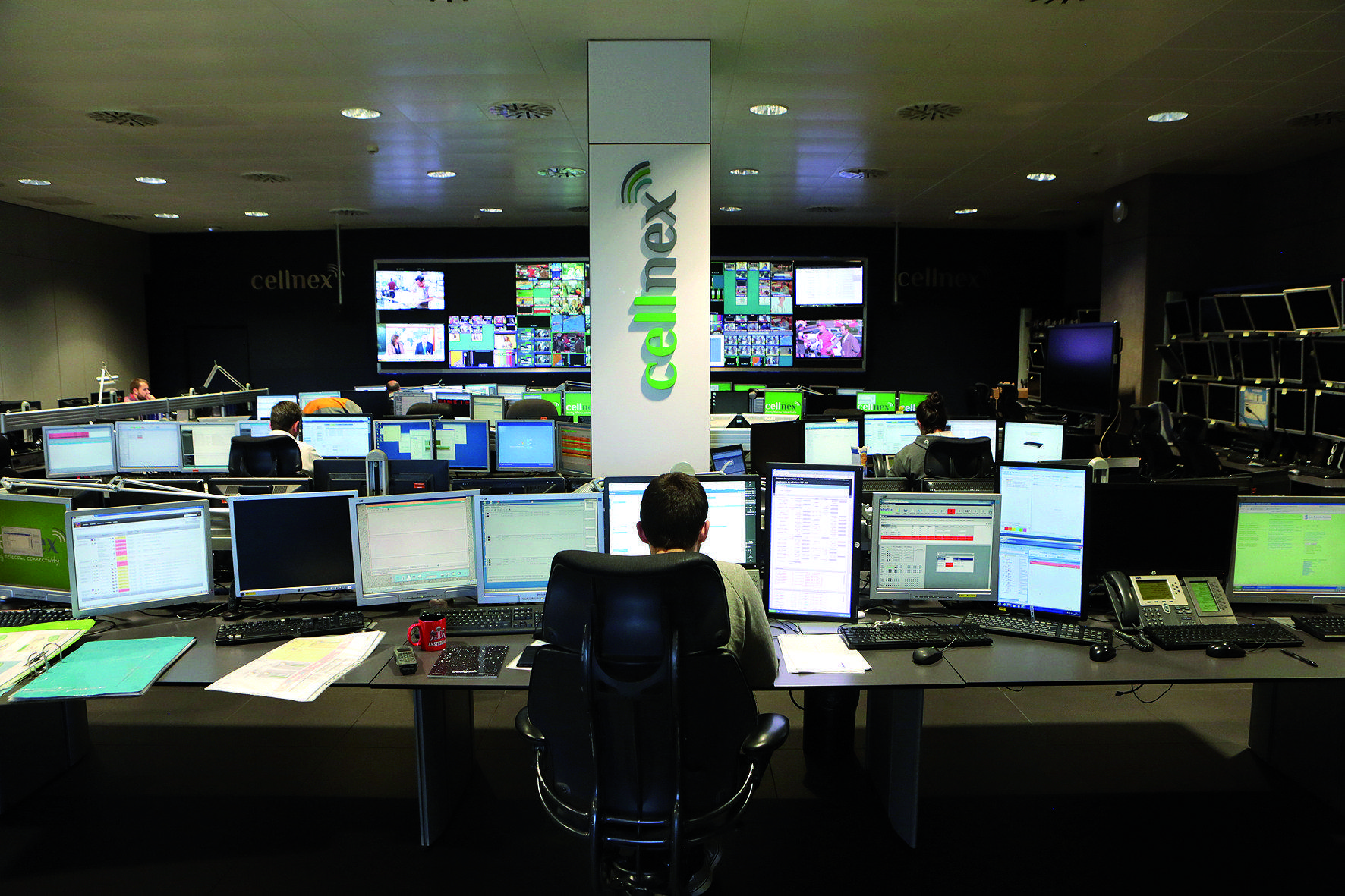 Cellnex està ubicat a l’edifici auxiliar de la torre que té 3 plantes i compta amb 6.300 metres quadrats FOTO: Artur Ribera Cellnex està ubicat a l’edifici auxiliar de la torre que té 3 plantes i compta amb 6.300 metres quadrats FOTO: Artur Ribera