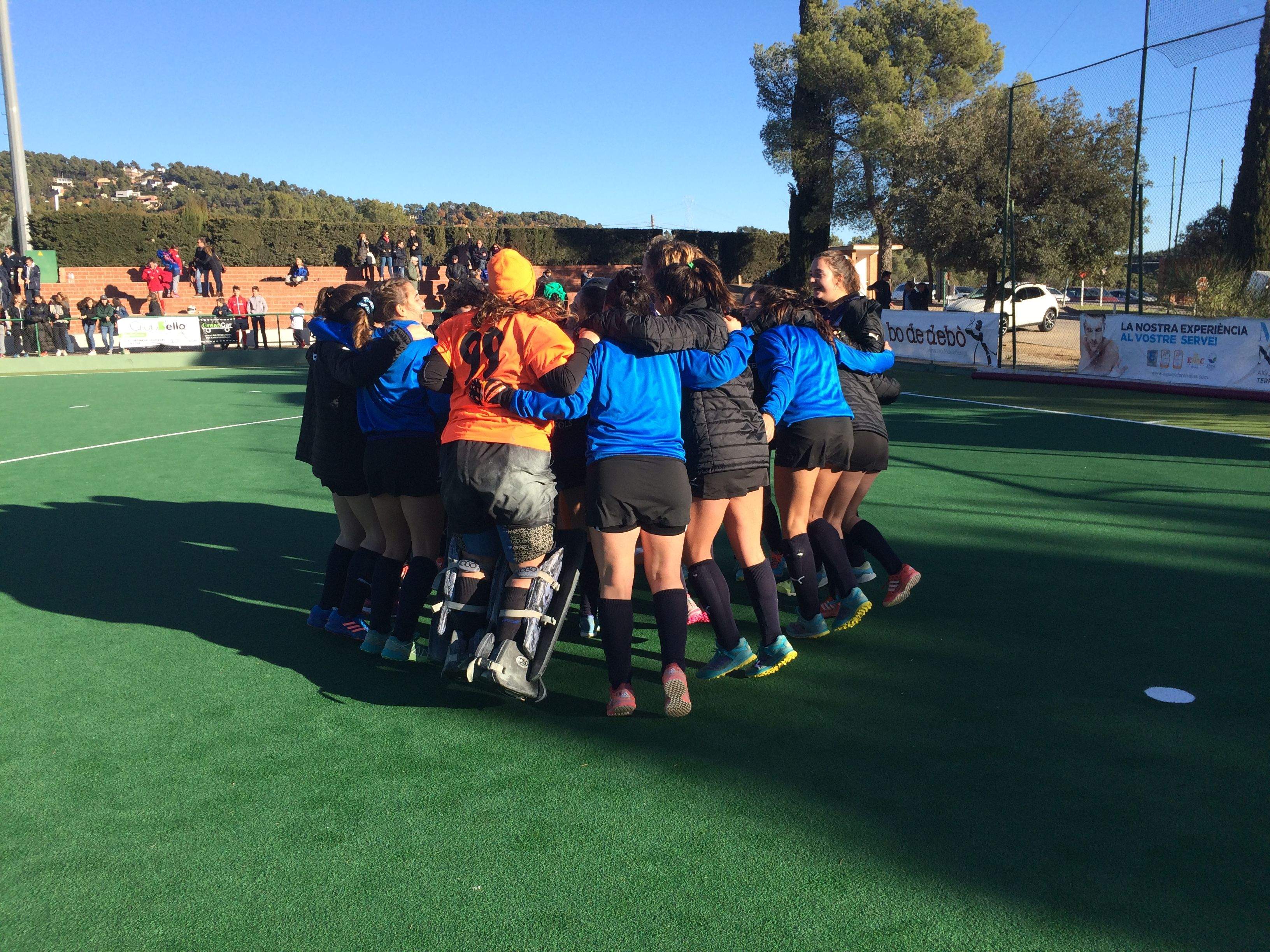 Les jugadores del Junior FC celebrant el títol de campiones. FOTO: À. L. P. Les jugadores del Junior FC celebrant el títol de campiones. FOTO: À. L. P.