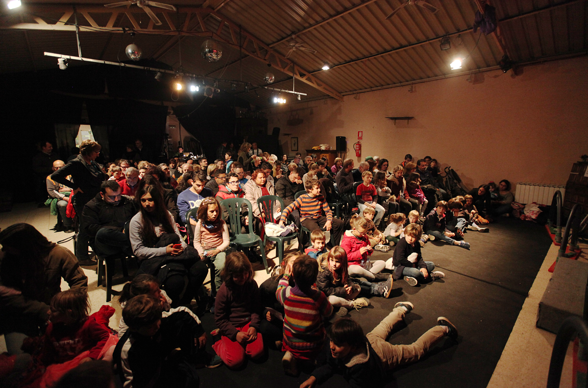 Petits i grans sempre omplen la sala per veure els Pastorets FOTO: Lali Puig