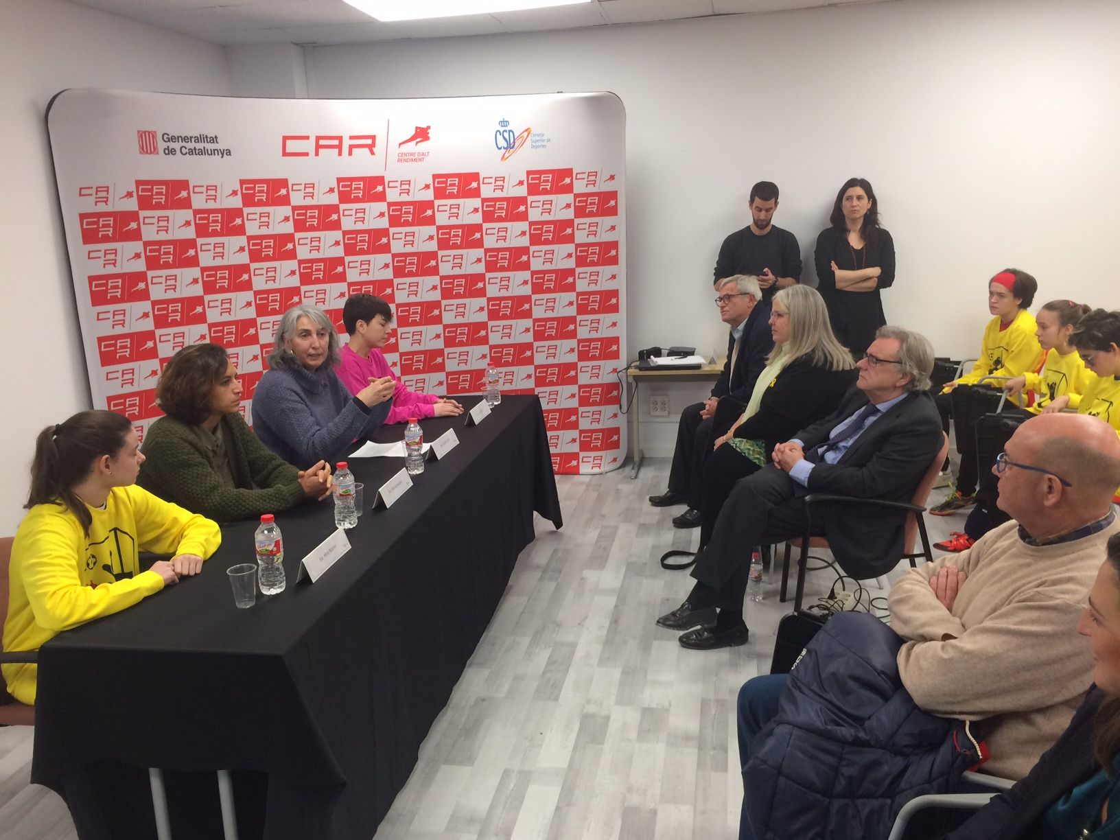 D'esquerra a dreta: Alba Bizarro, Natàlia Arroyo, Àngels Solà i Júlia Catot, en l'acte. FOTO: Àlex López Puig