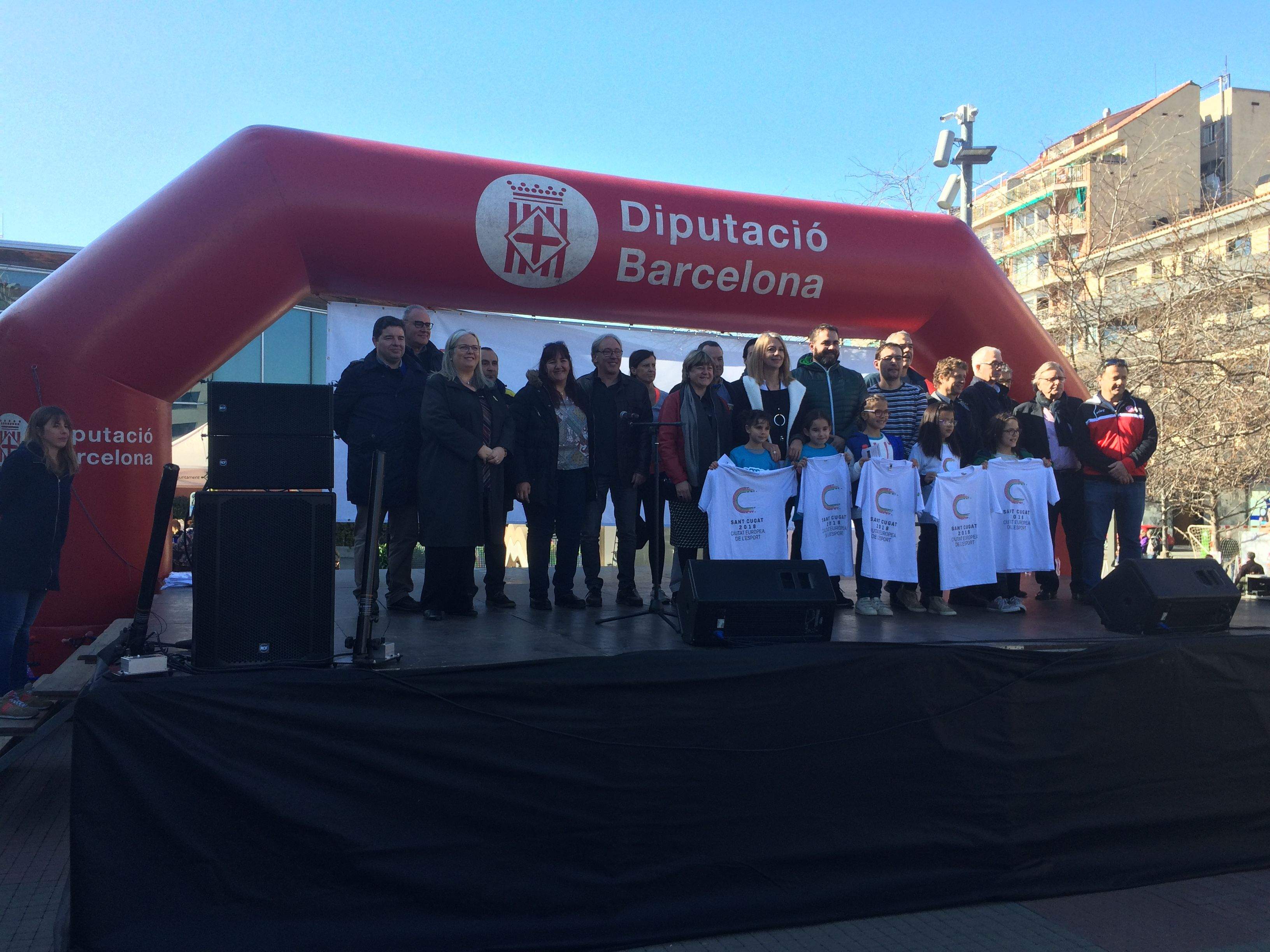 Autoritats i representants de clubs esportius en l'inici de Sant Cugat Ciutat Europea de l'Esport 2018. FOTO: &Agrave;lex L&oacute;pez Puig