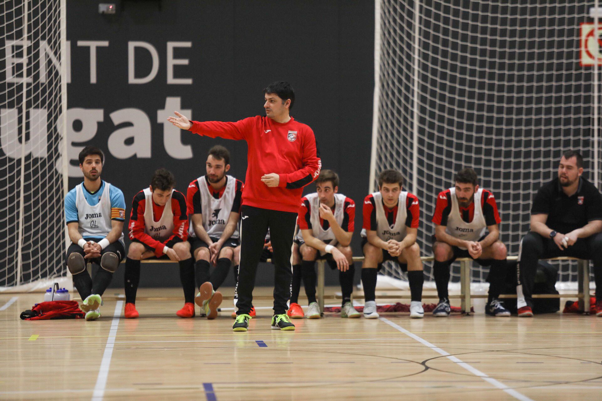 Manel Muñoz, entrenador del FS Sant Cugat, durant el partit. FOTO: Lali Puig Manel Muñoz, entrenador del FS Sant Cugat, durant el partit. FOTO: Lali Puig