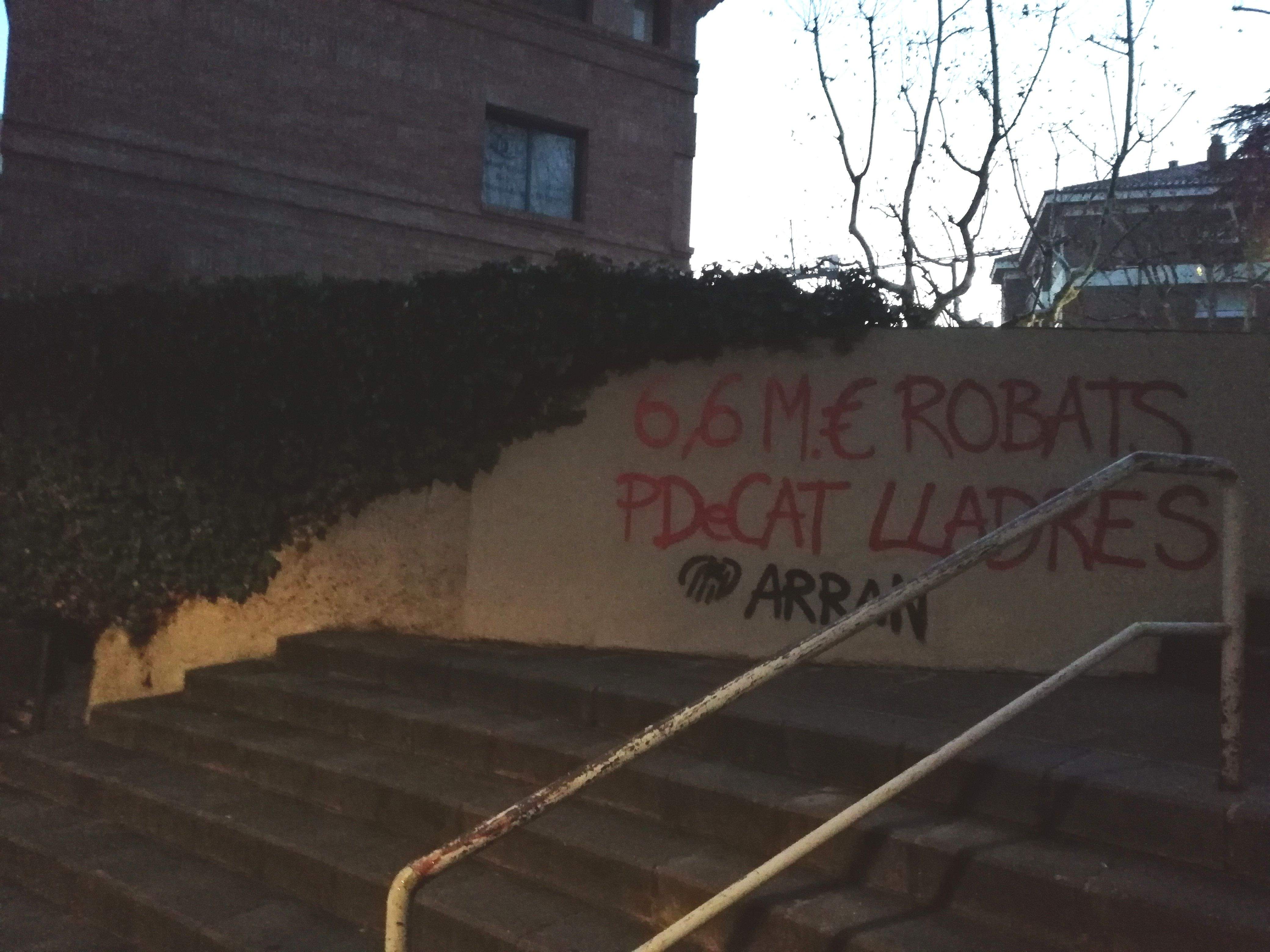 Una altra pintada d'Arran contra el PDeCAT FOTO: Cedida