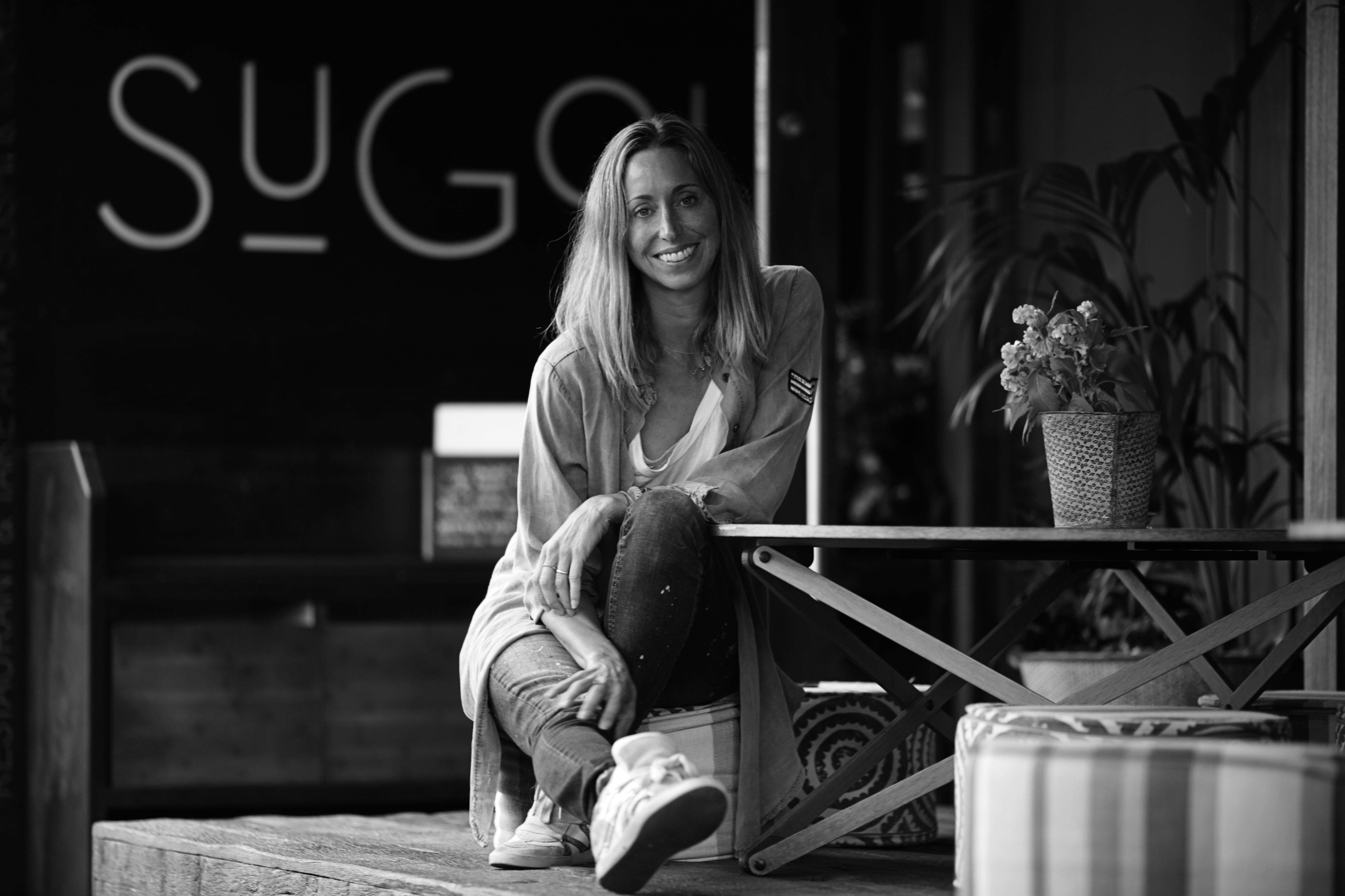 Mengual en una imatge a l'exterior del seu restaurant FOTO: Artur Ribera