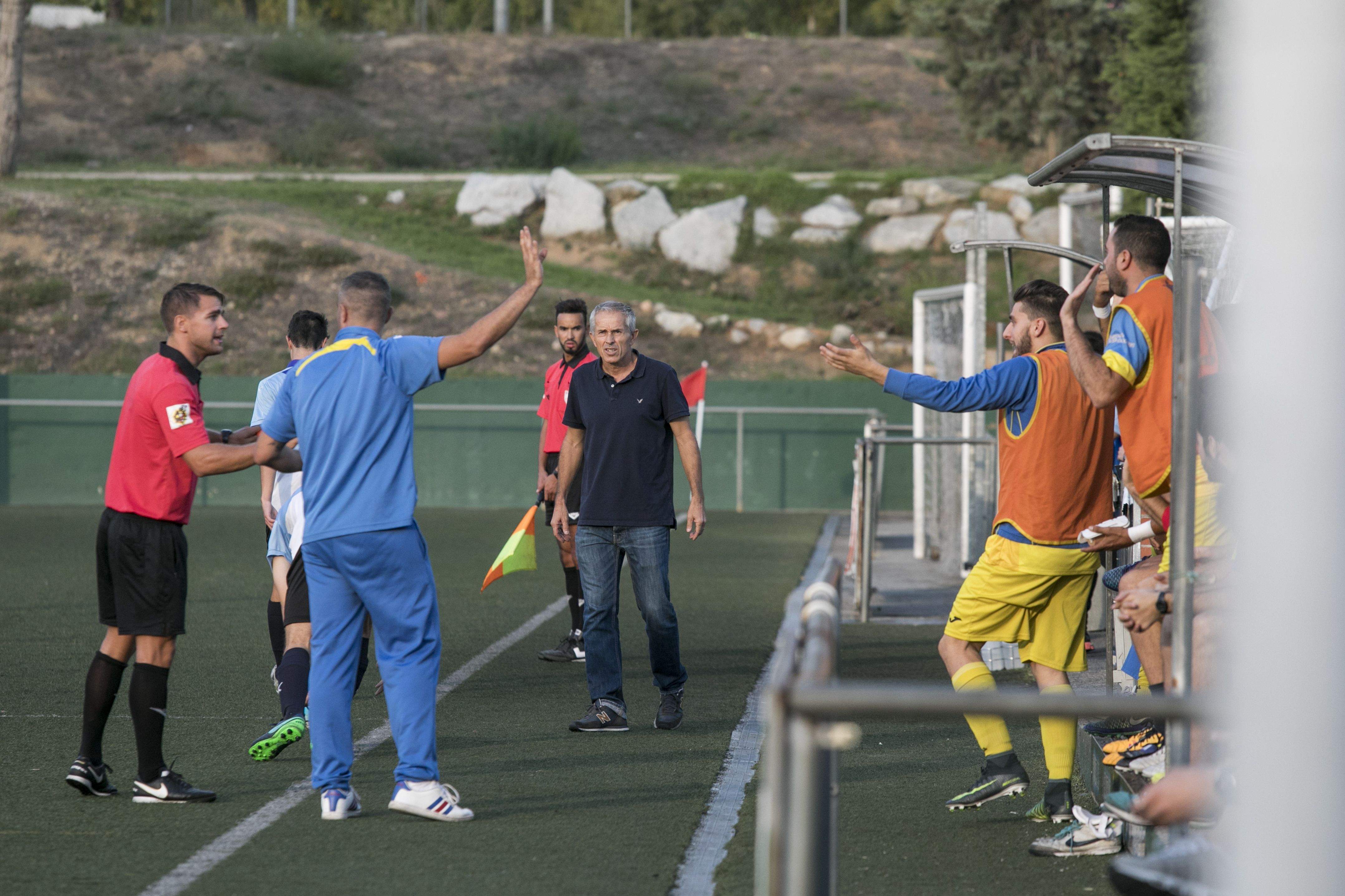 Hans Sch&ouml;nh&ouml;fer, en un partit de lliga amb el Junior FC. FOTO: Lali Puig