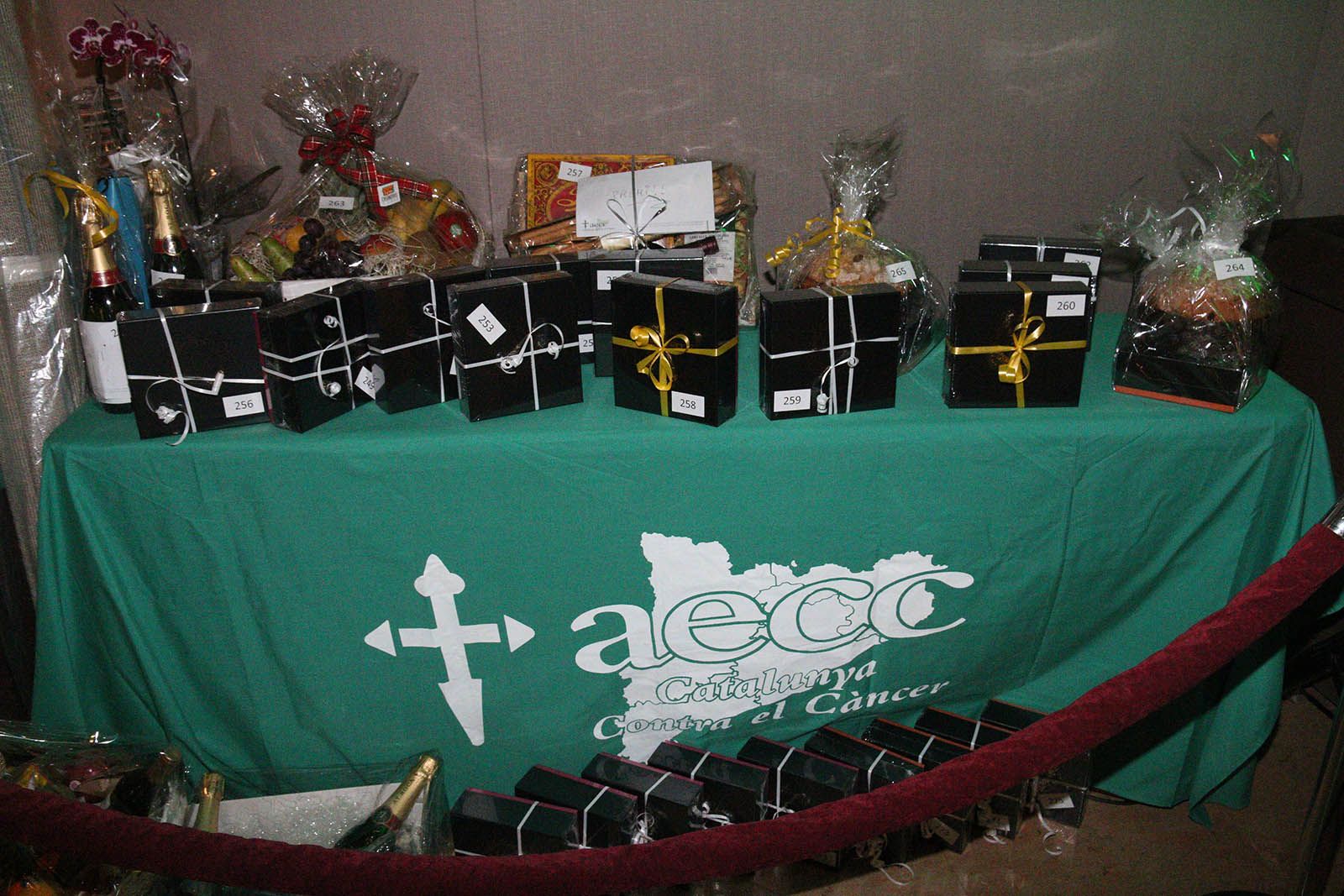 Subhasta solid&agrave;ria de l'Associaci&oacute; Espanyola contra el C&agrave;ncer FOTO: Lali &Aacute;lvarez