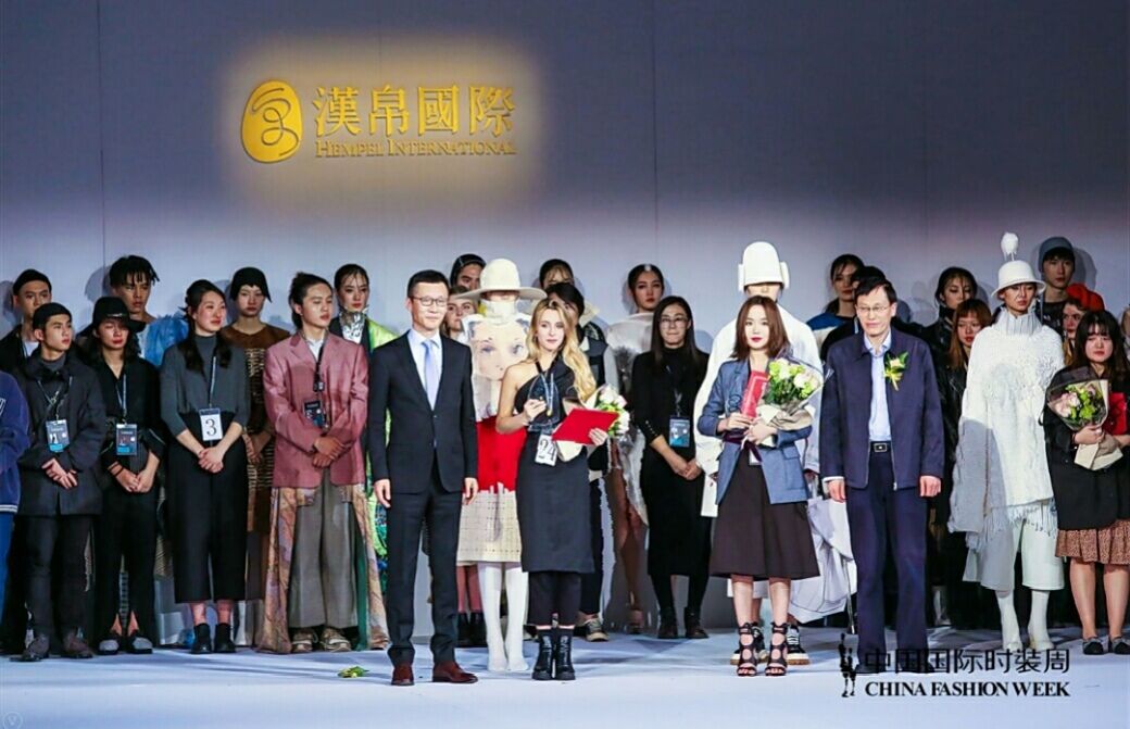 Laura Núñez, guanya el Silver Award a la final dels Hempel Awards 2018, que es van celebrar a Pequín FOTO: China Fashion Week