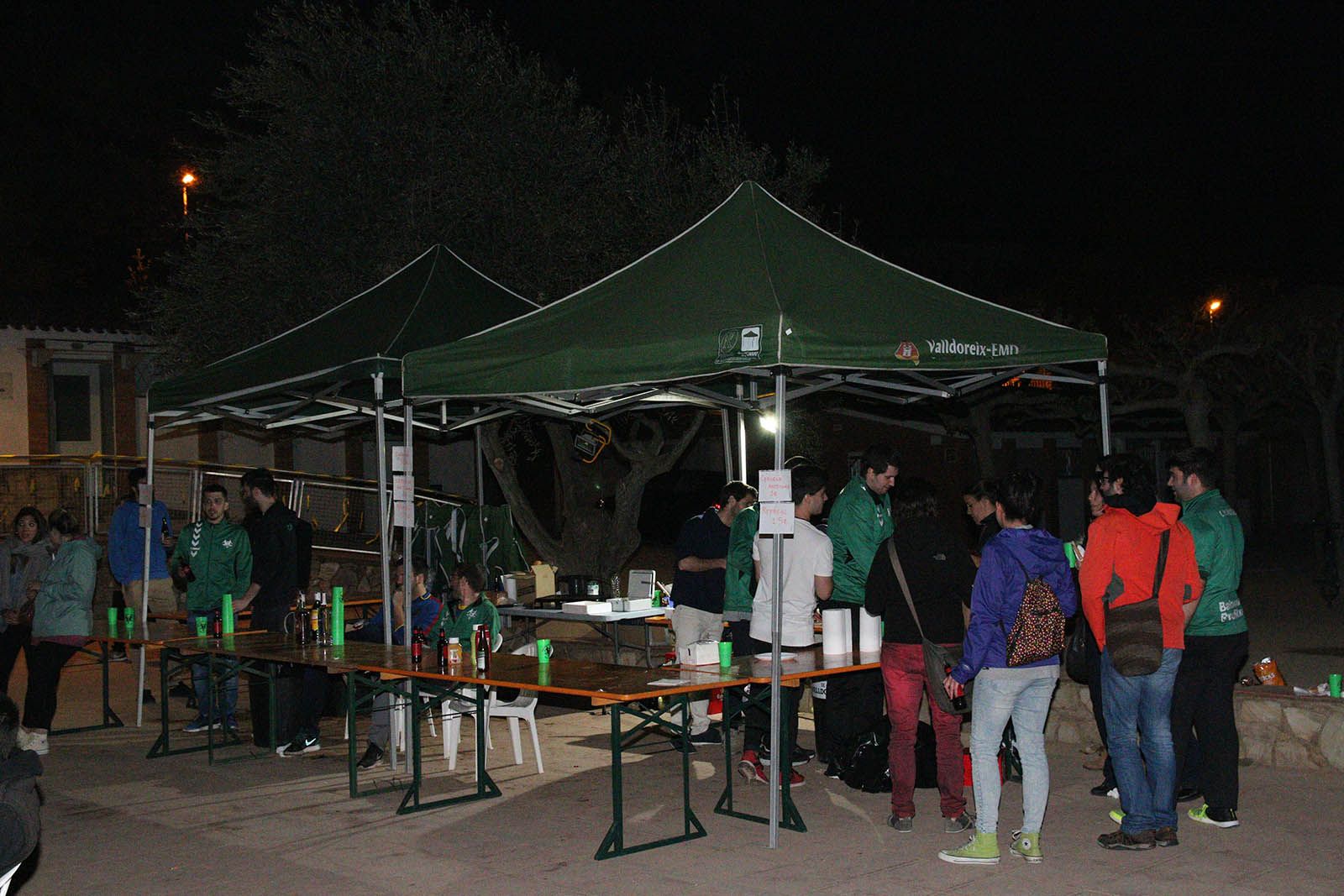 L'organització ha ofert servei de menjar i begudes als assistents. FOTO: Lali Álvarez