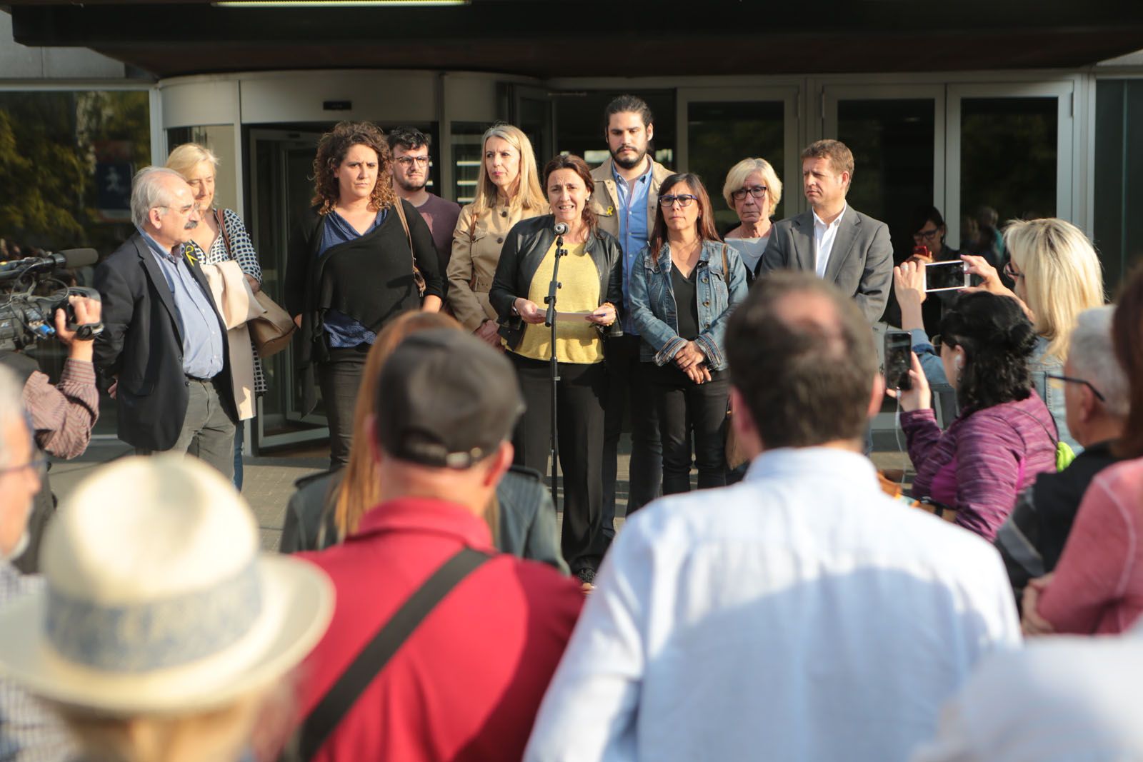 L'alcaldessa ha llegit un manifest FOTO: Artur Ribera L'alcaldessa ha llegit un manifest FOTO: Artur Ribera