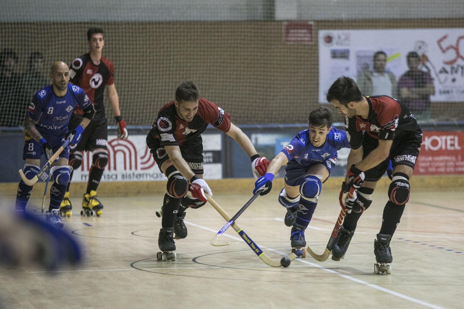 El partit entre el PHC Sant Cugat i el CP Vilafranca ha acabat amb empat a 1 gol. FOTO: Lali Puig