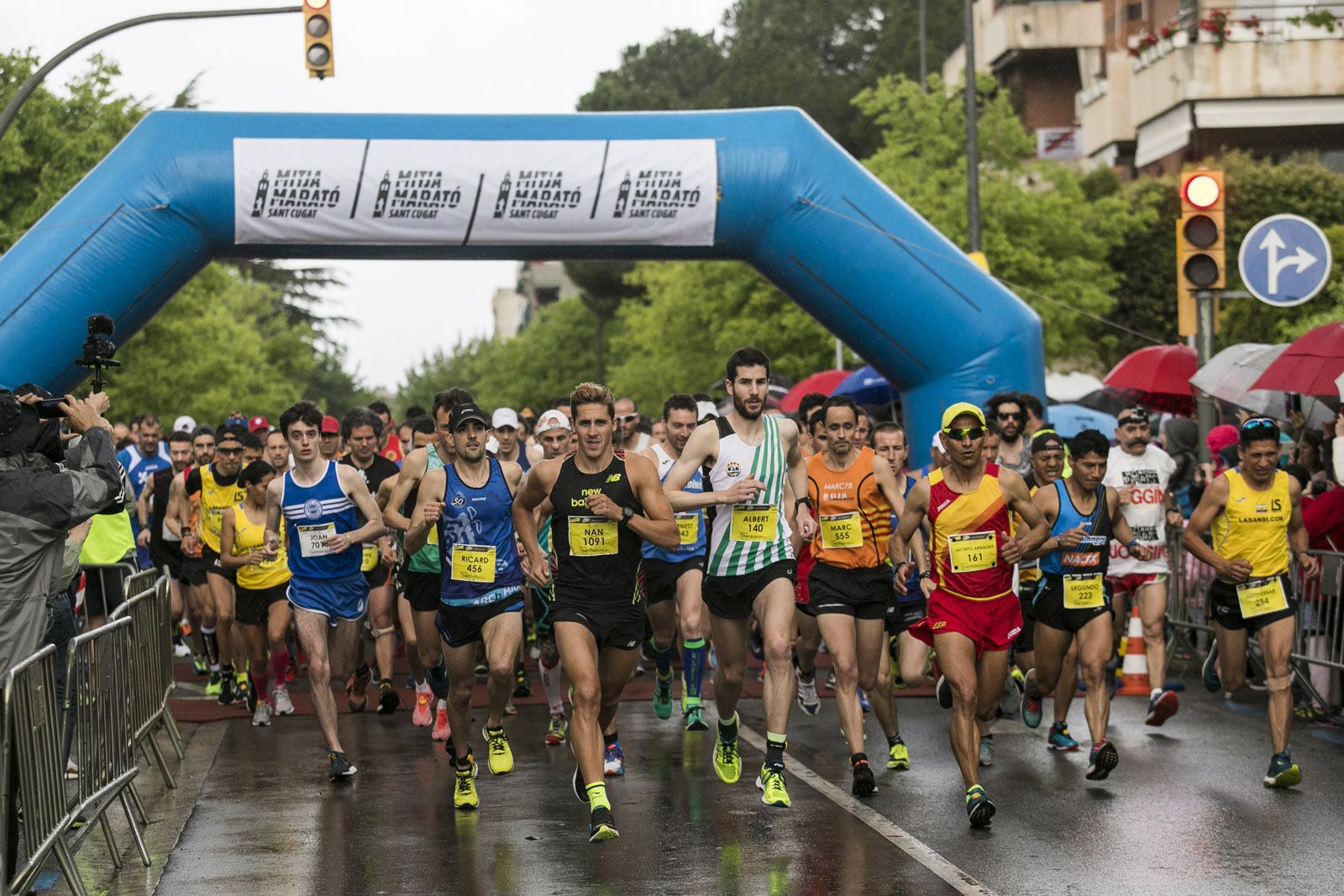 Hi han participat un total de 702 atletes, 578 en la Mitja Marató i 124 en la prova dels 7 quilòmetres. FOTO: Lali Puig
