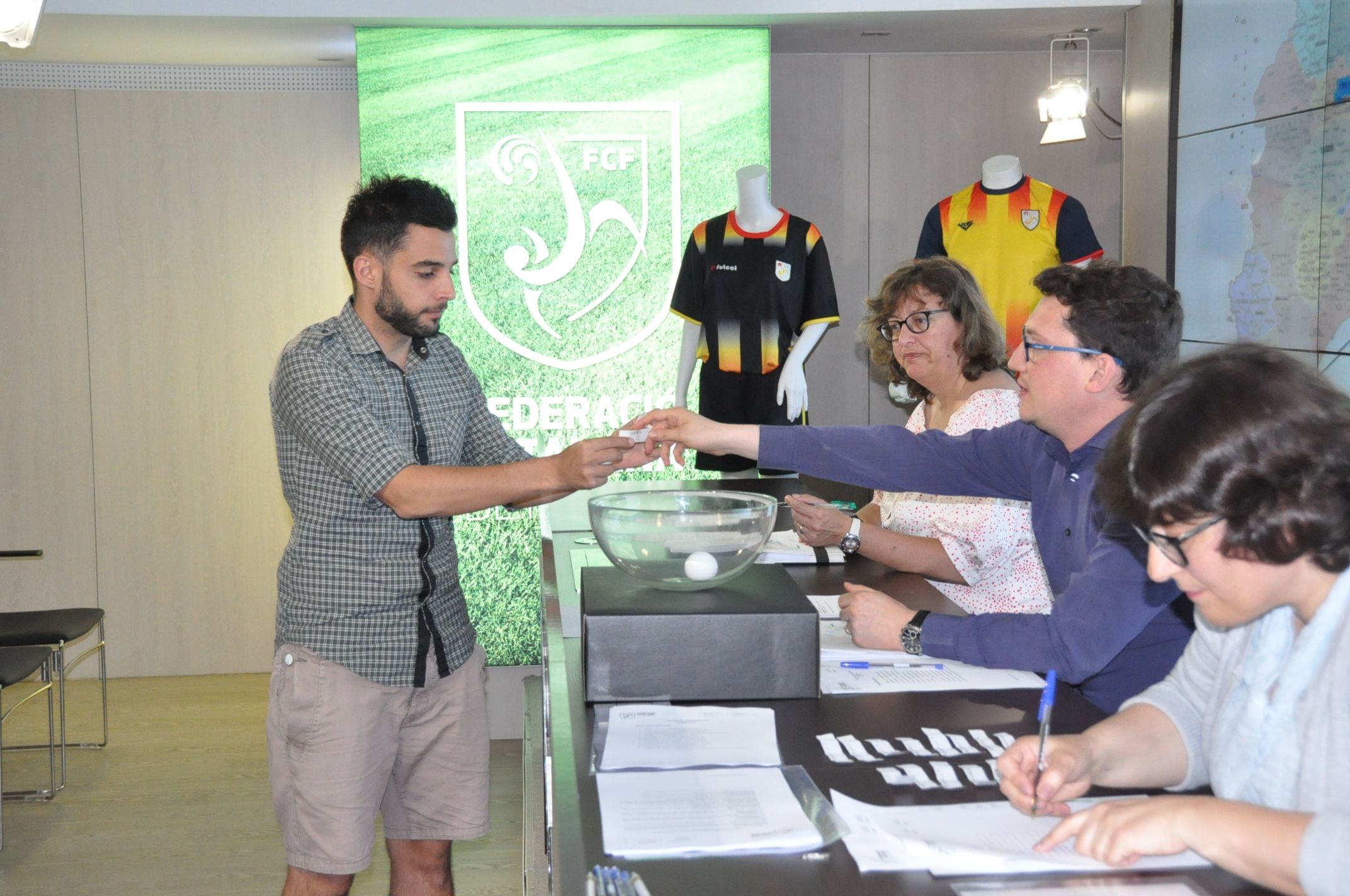 El sorteig s'ha fet a la seu de la Federació Catalana de Futbol. FOTO: FCF El sorteig s'ha fet a la seu de la Federació Catalana de Futbol. FOTO: FCF