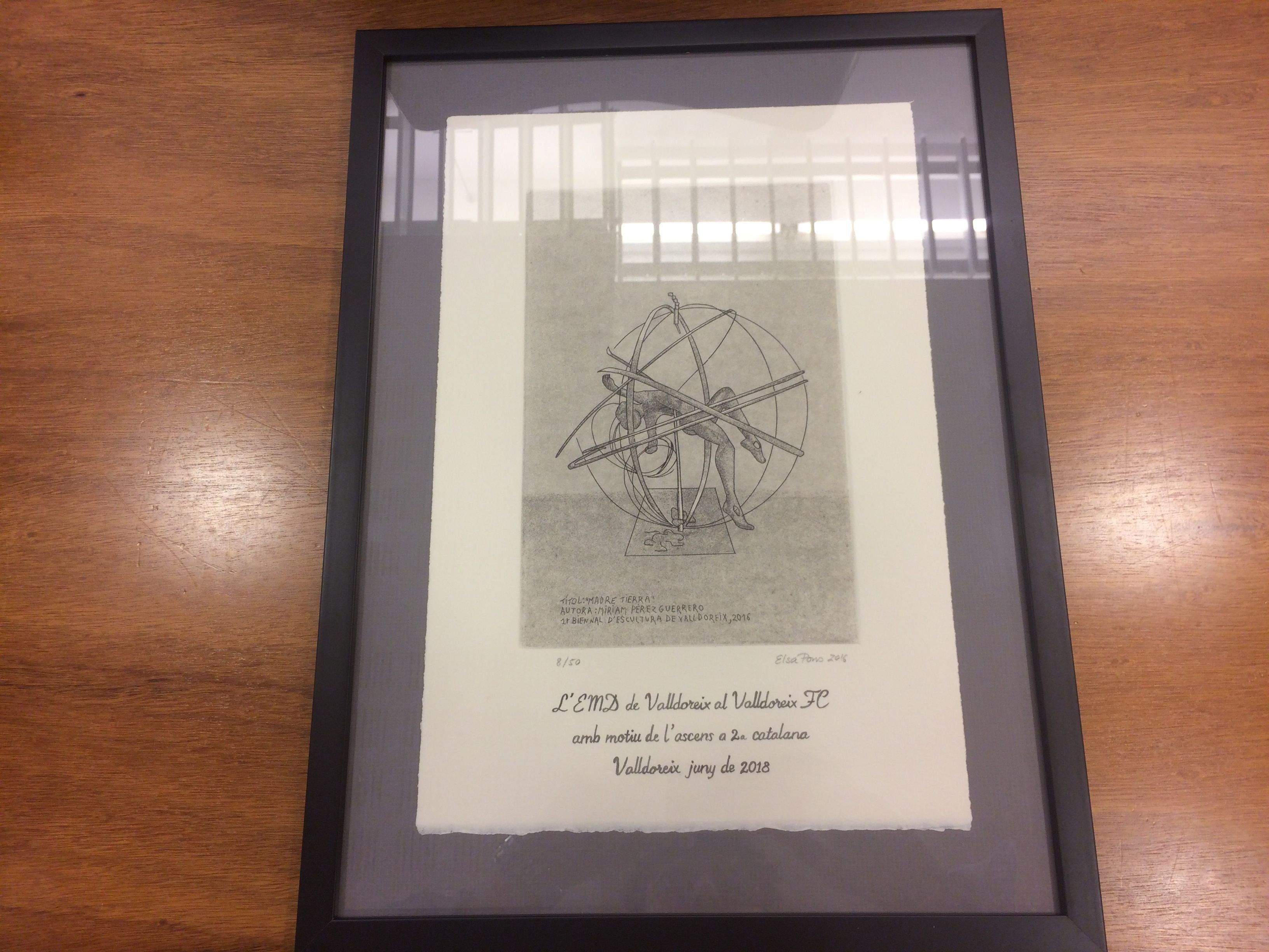 L'EMD de Valldoreix ha lliurat aquest obsequi al Valldoreix FC. FOTO: Àlex López Puig L'EMD de Valldoreix ha lliurat aquest obsequi al Valldoreix FC. FOTO: Àlex López Puig