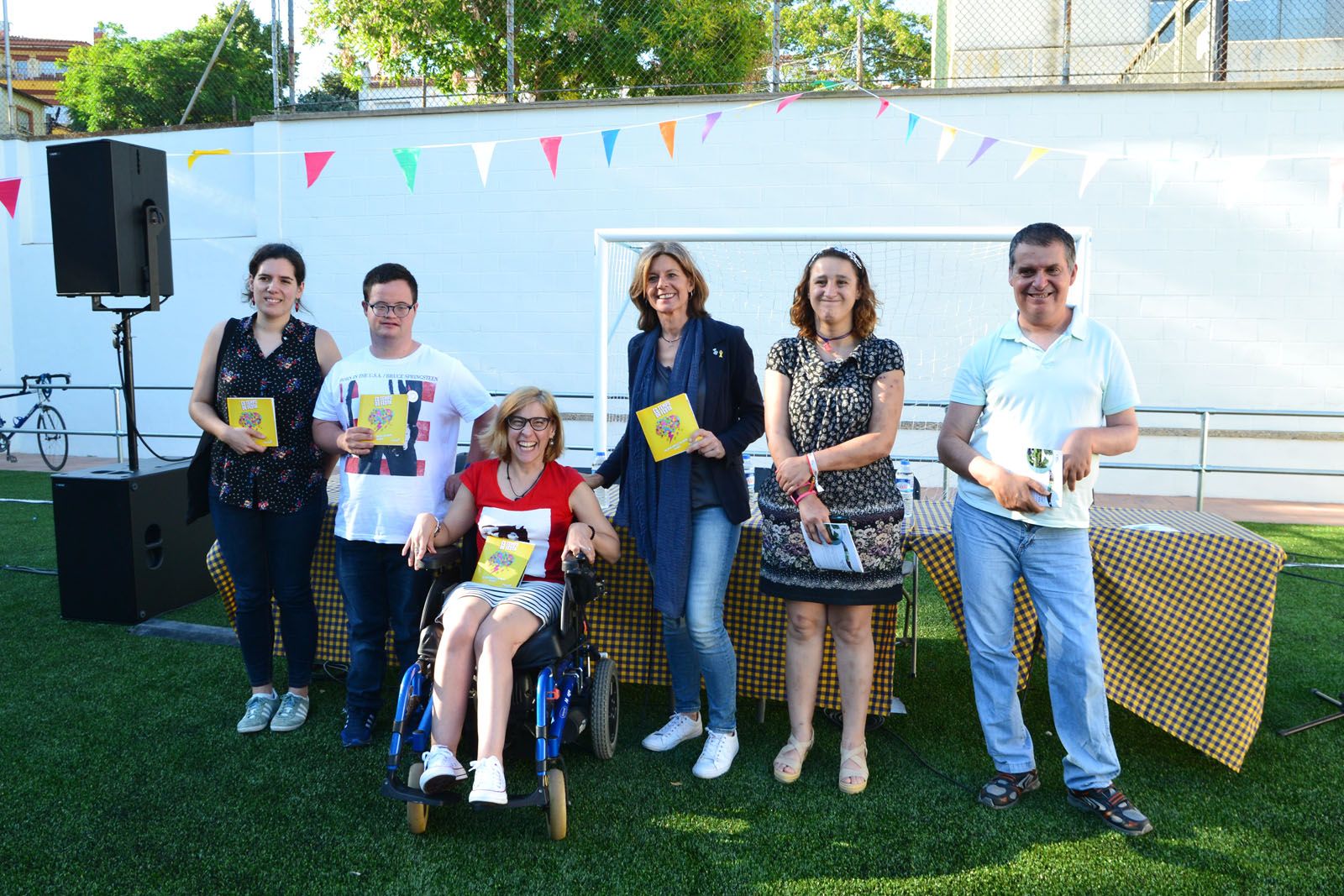 L'alcaldessa amb els pregoners i la representant de la Taula de programació. FOTO: Silvia Polanco