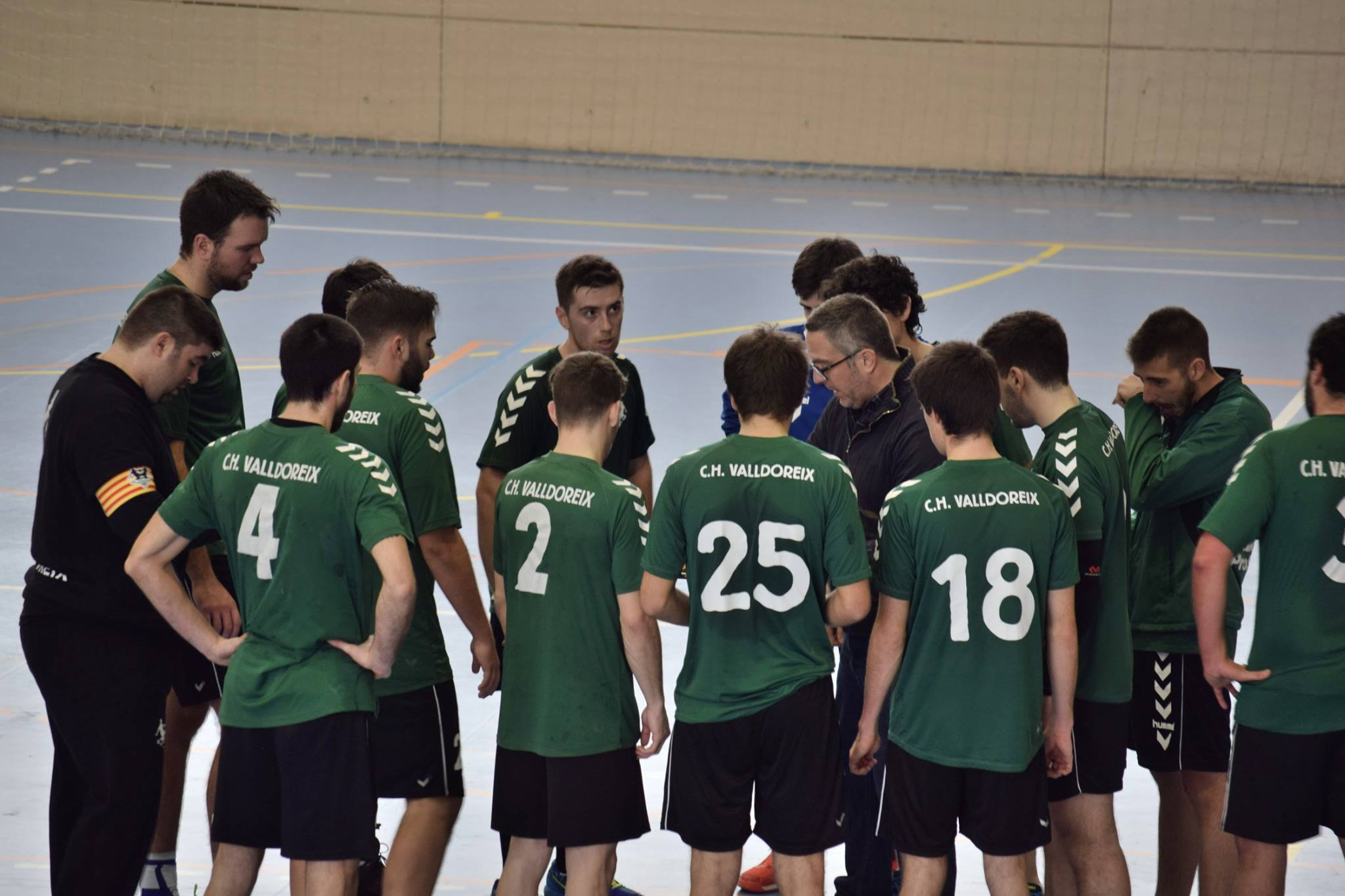 Ramon Salmurri, en una imatge d'arxiu donant instruccions als seus jugadors. FOTO: Cedida