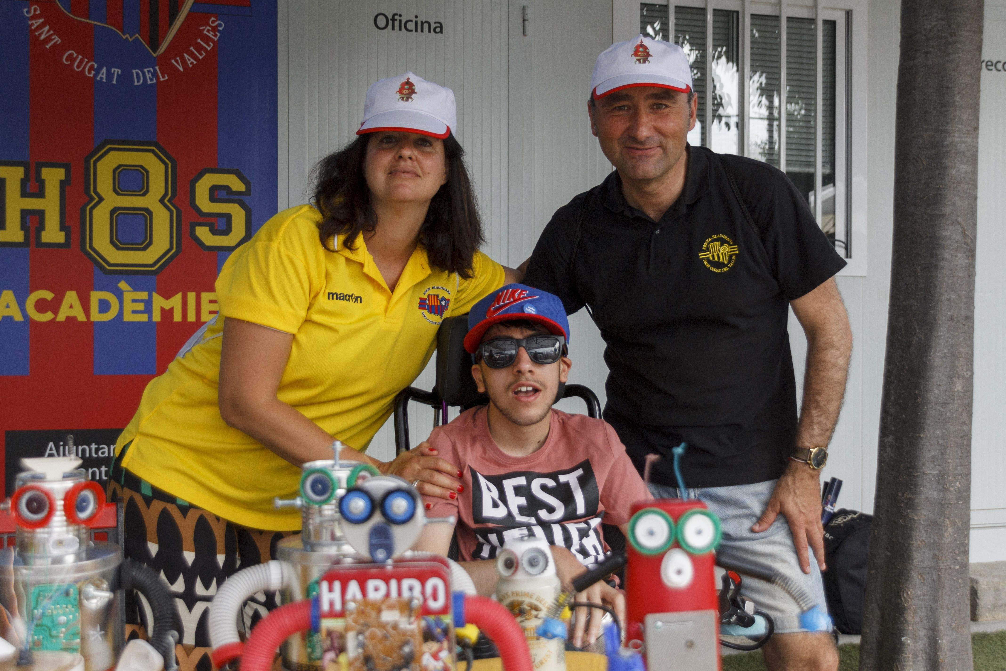 Joan Robots amb els directors de la Festa de la Infància, Esther Alós i Joan Carles Galofré. FOTO: Paula Galván Joan Robots amb els directors de la Festa de la Infància, Esther Alós i Joan Carles Galofré. FOTO: Paula Galván