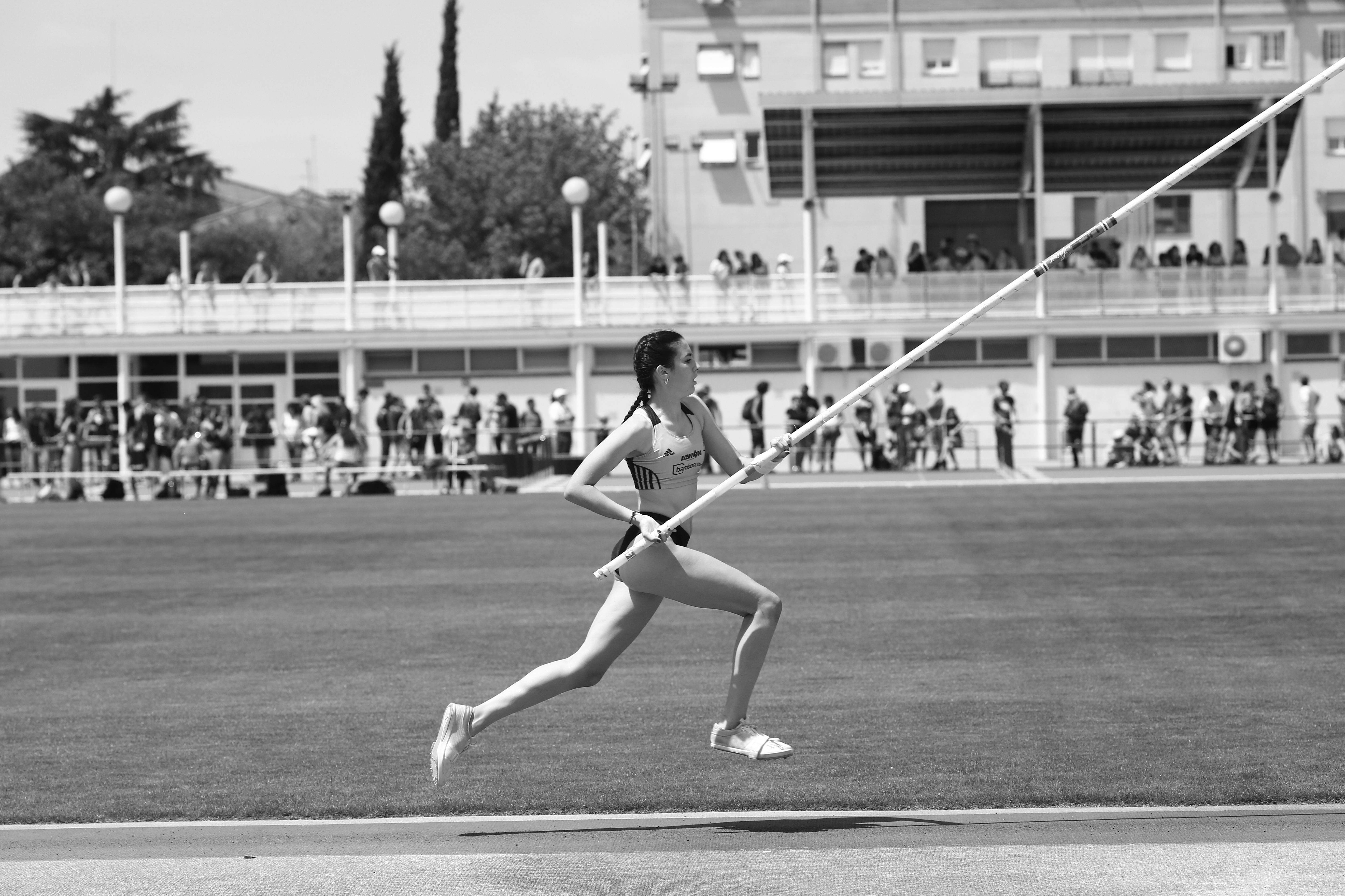 Nerea Pérez, segona en el Campionat de Catalunya Sub-16 en salt de perxa. FOTO: Albert Guerrero Nerea Pérez, segona en el Campionat de Catalunya Sub-16 en salt de perxa. FOTO: Albert Guerrero