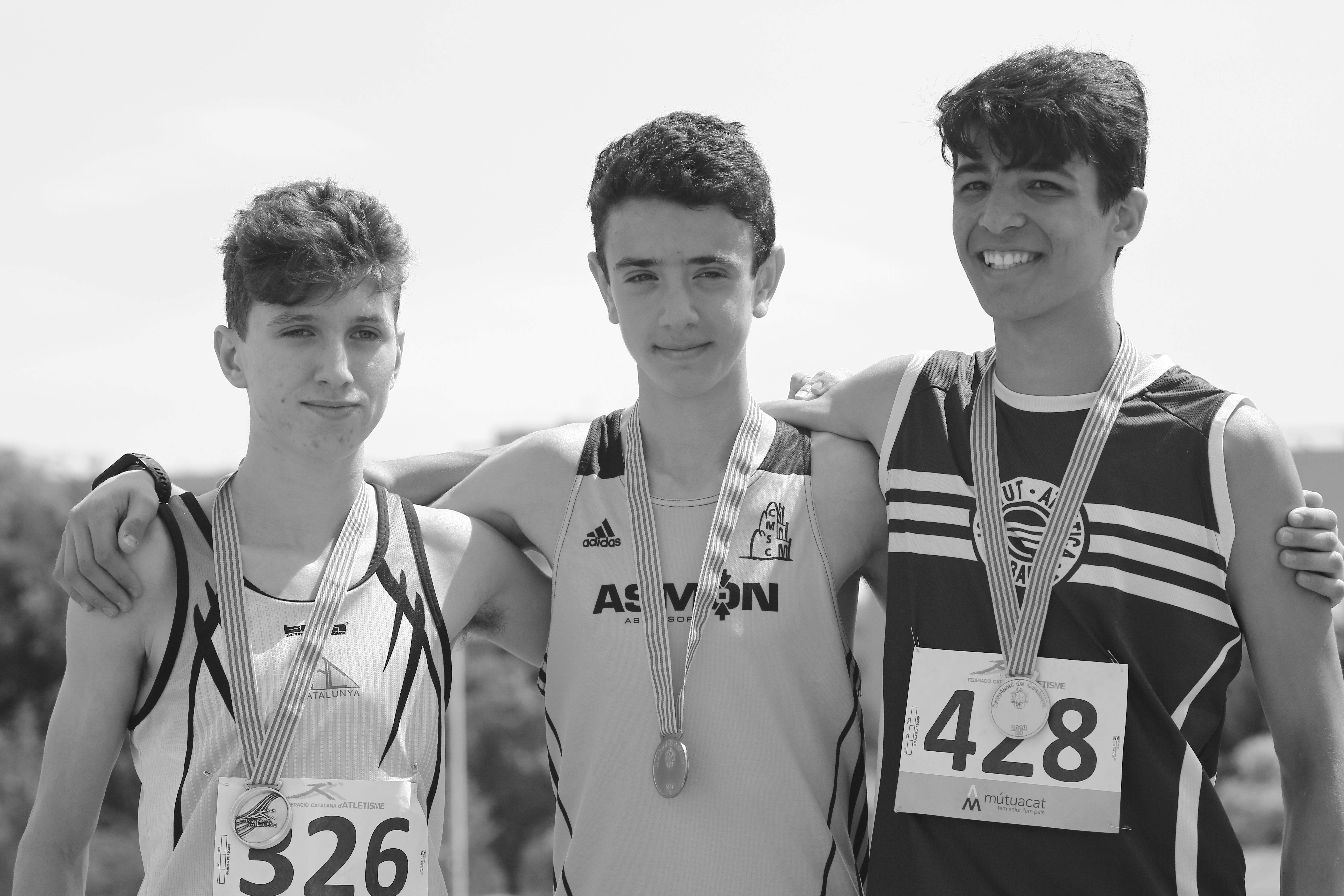 José González, al centre de la imatge, campió de Catalunya sub-16 en els 1.000 metres. FOTO: Albert Guerrero