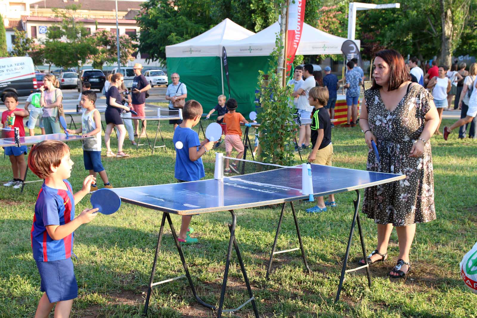 El tennis de taula, un dels esports de la Festa de l'Esport al Carrer. FOTO: Lali Álvarez