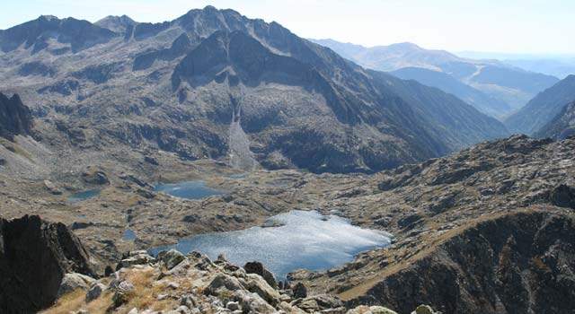  Al nostre abast, un paisatge de pics i llacs interminable FOTO: Cedida