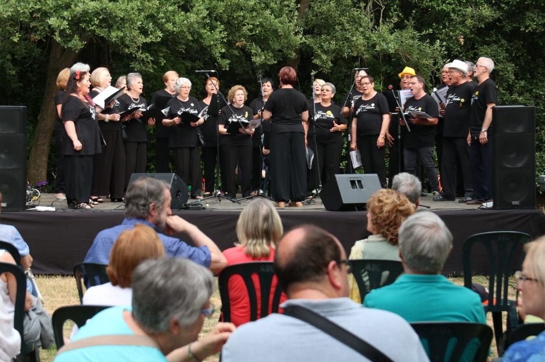 Cant coral per seguir amb la festa.  FOTO: Lali &Aacute;lvarez