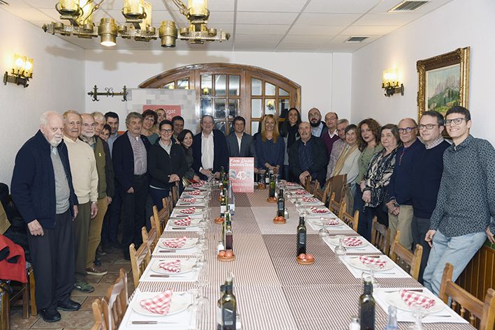 El sopar ha aplegat exregidors i exvocals de l'EMD del partit socialista. FOTO: Bernat Millet