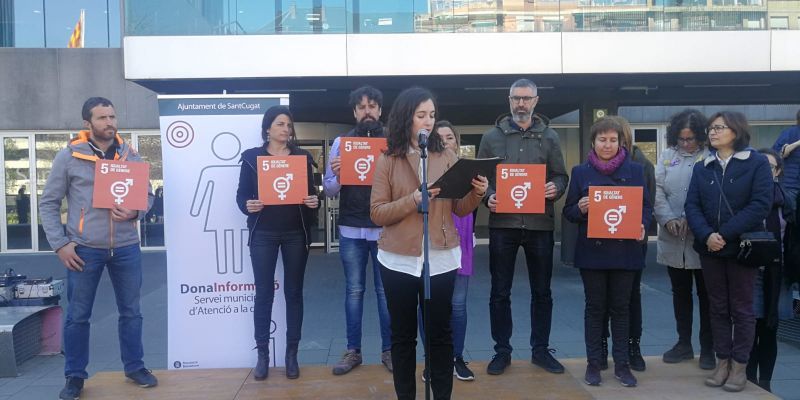 Manifest feminista a la plaça de la Vila. FOTO: Bernat Millet