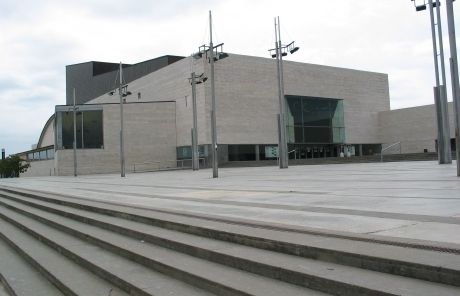 Vista exterior del Teatre-Auditori. FOTO: Arxiu 