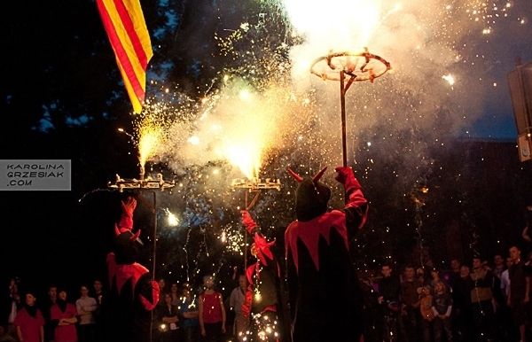 Actuació de diables pels carrers de la ciutat polonesa. FOTO: Cedida