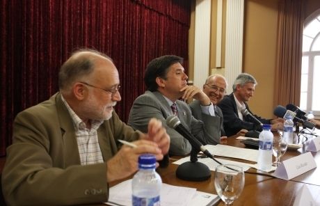 El president de la Unipau, Arcadi Oliveres en una de les conferències. FOTO: Arxiu