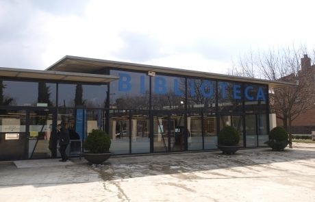 Entrada a la biblioteca. FOTO: Arxiu