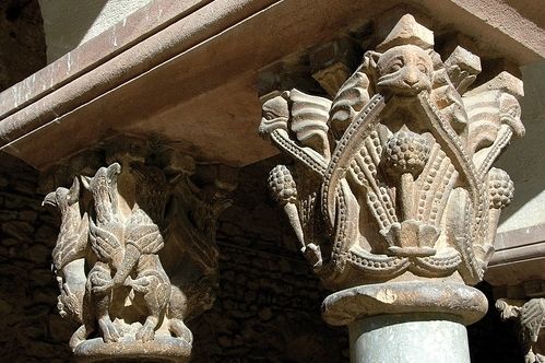capitells del claustre del Monestir