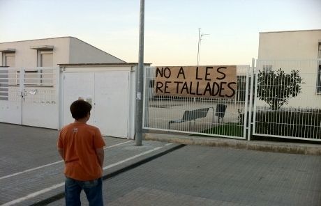 A inicis d'any l'escola va exhibir cartells en defensa de l'escola pública. FOTO: JM. Vallès