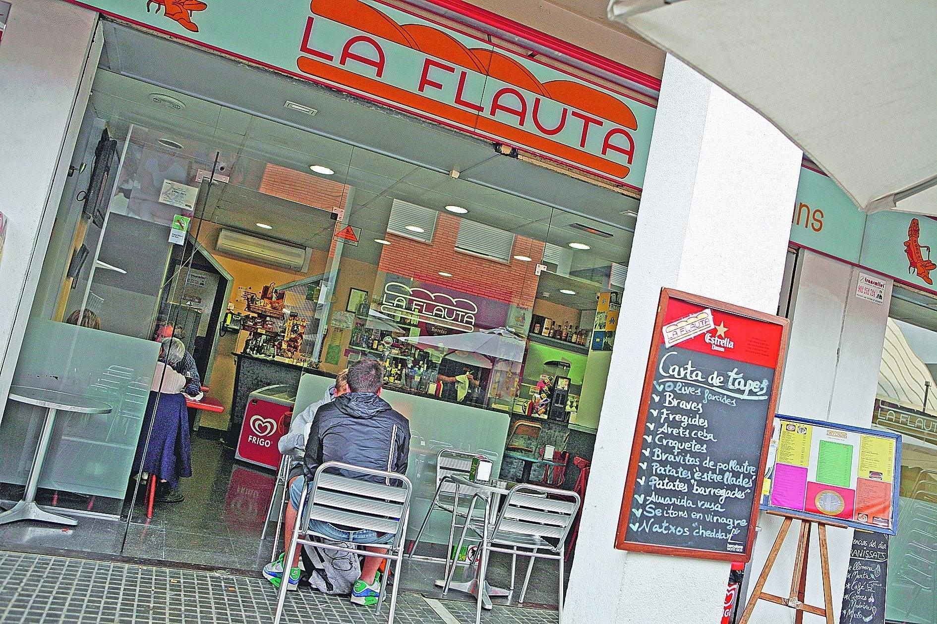 El bar La Flauta és un dels locals que reclama tancar més tard. FOTO: E. Naval