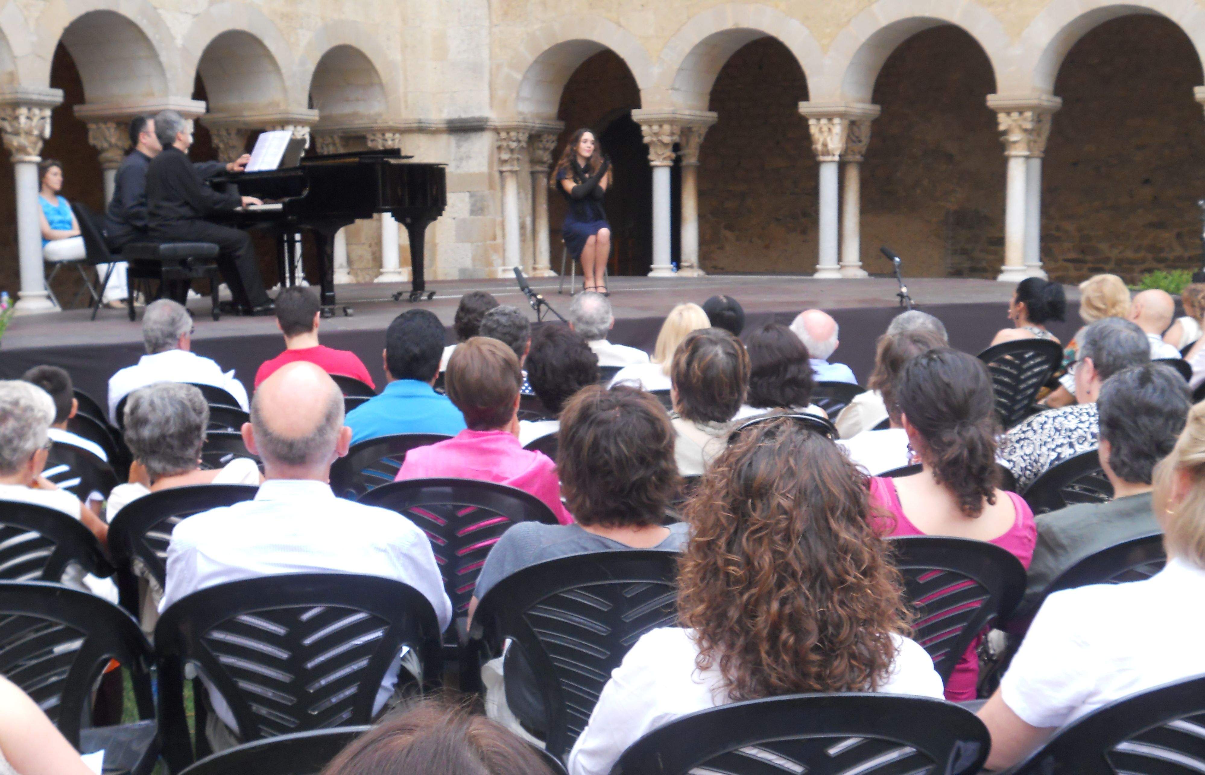 El curs esà dirigit a persones que volen millorar els seus coneixements i habilitats de la veu. FOTO: M. Sagalés