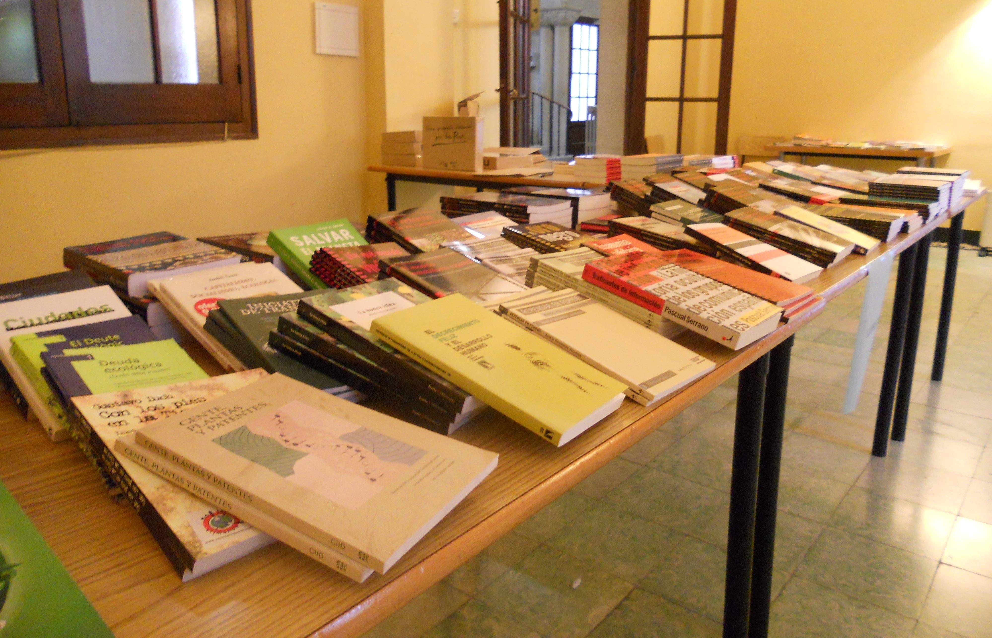 Durant el seminari es vendran llibres que engloben la temàtica de la pau. FOTO: M. Sagalés