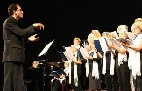 Actuació de L'Associació Cutural Coral L'Harmonia de Valldoreix. FOTO: A. Ribera