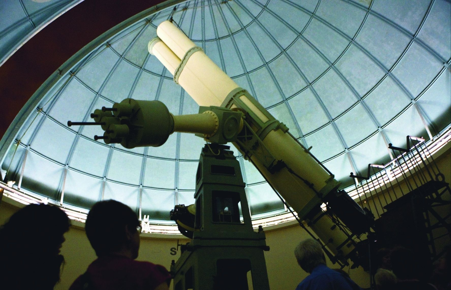 L'observatori acull el cicle Sopa amb Estrelles gira entorna a tres temes: Fascinats pel cel, La Química, naturalment i, La Ciència, un món de dones?