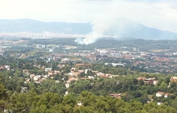 Perspectiva de l'incendi des de la Floresta. FOTO: D. Llonch