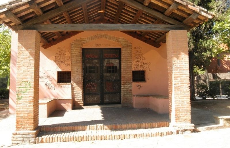 El monument ha aparegut ple de guixades. FOTO: J.A.M.