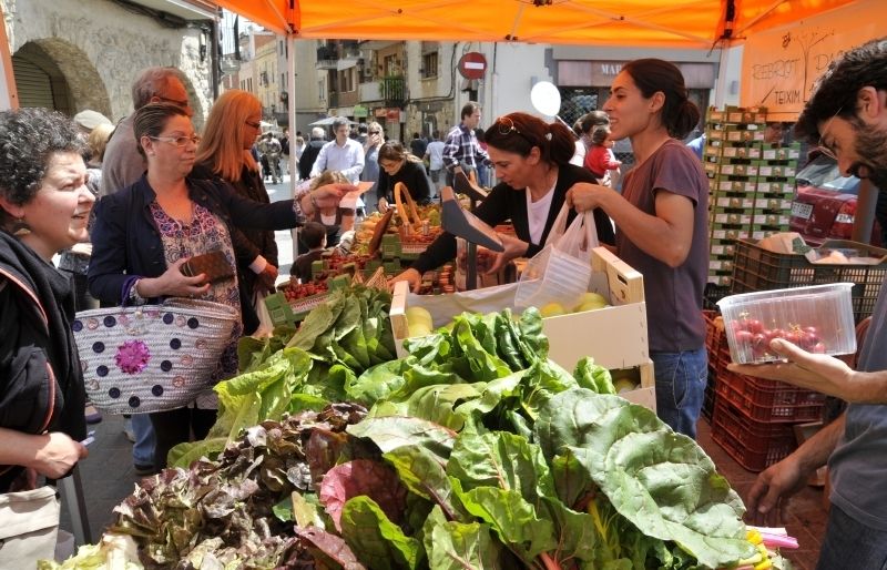 El mercat s'instal·là a la plaça de Sant Pere. FOTO: Arxiu