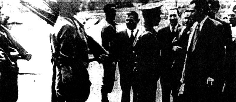 Visita de personalitats al camp dentrenament de soldats, habilitat al Club de Golf Sant Cugat, any 1937. FOTO: Cedida per Osvald Pervallini