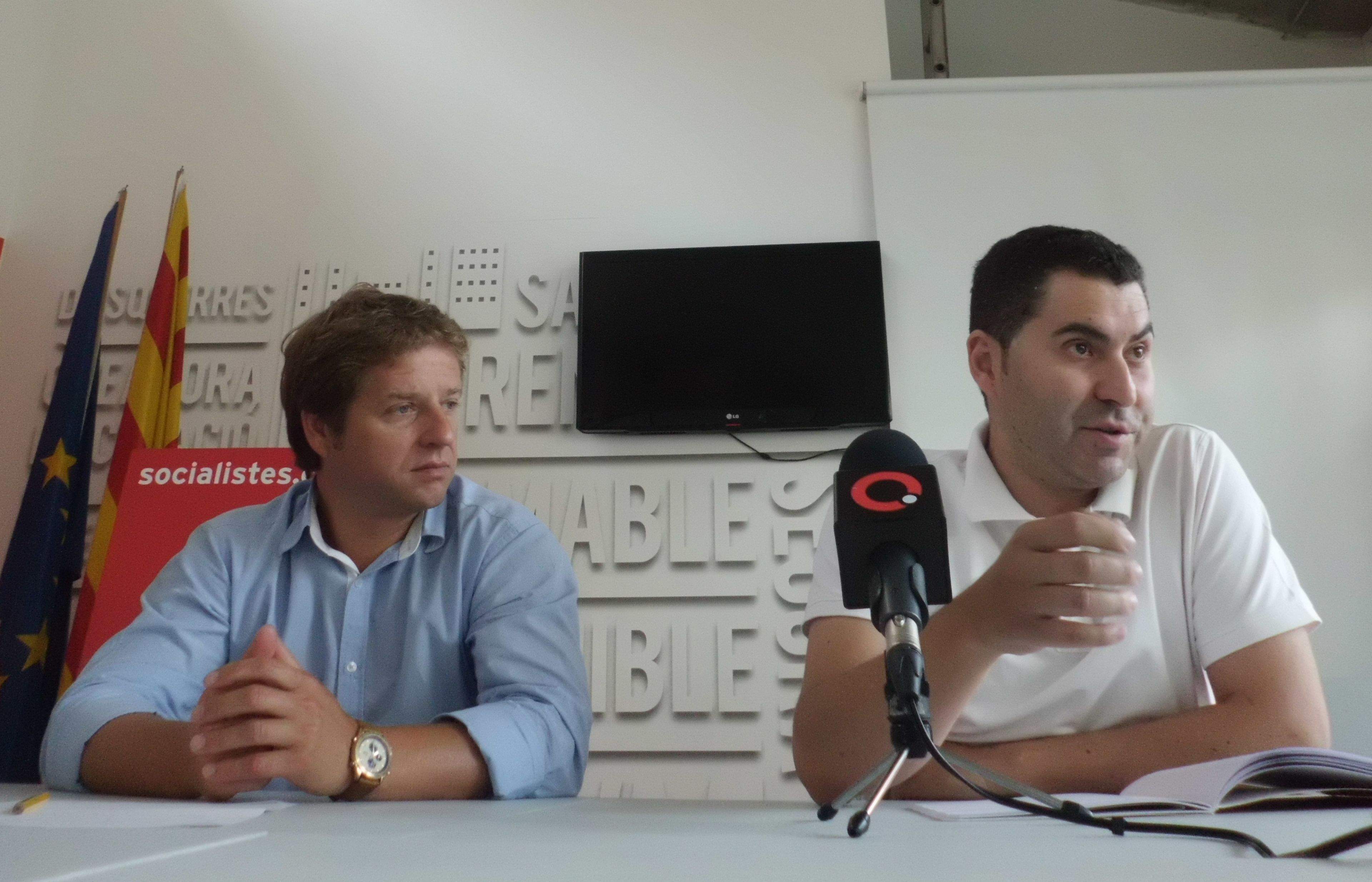 Ferran Villaseñor i Pere Soler (esquerra), els dos regidors del PSC a la seu del partit FOTO: JR Armadàs