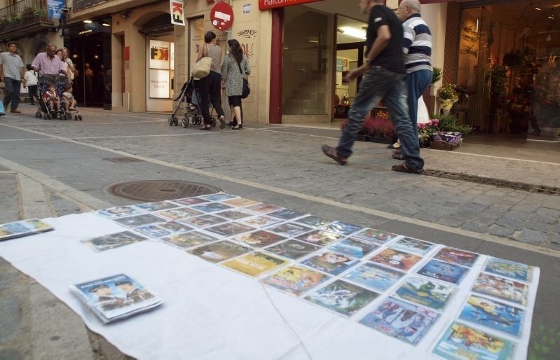 'Top manta' al carrer Santa Maria. FOTO: A. Ribera