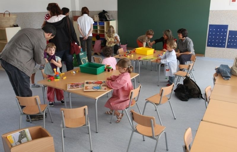 Nens i nenes a una escola. FOTO: Arxiu