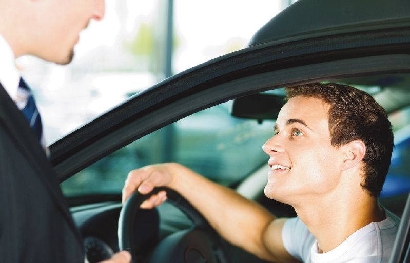 Socialcar és l'intermediari a la xarxa entre el propietari del vehicle i el llogater 